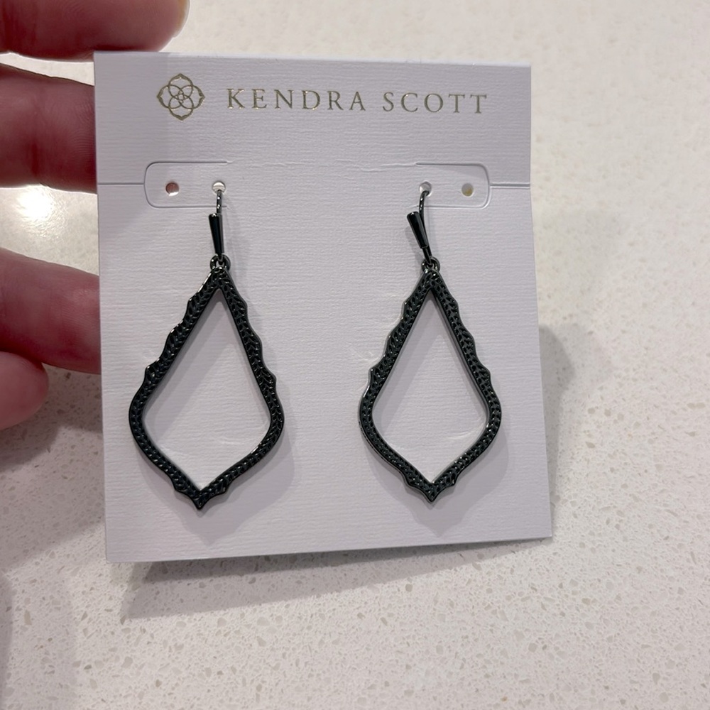 Kendra Scott dangle earrings